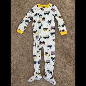 5T Carter’s footie pajamas!
